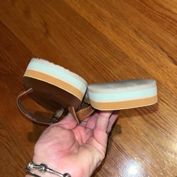 Lucky Brand tan leather flip flops size 7M - Picture 6 of 8